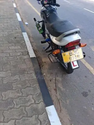 Bajaj CT100 2025