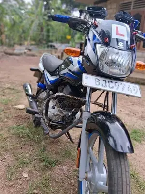 Bajaj CT100 2025