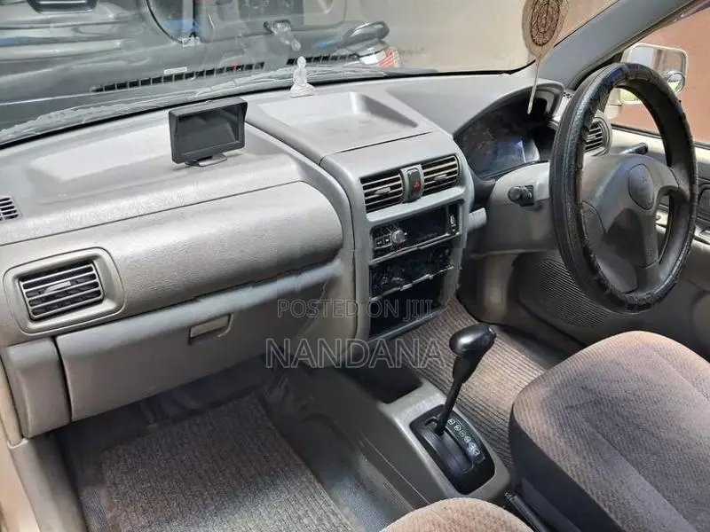 Mitsubishi Minica 2002