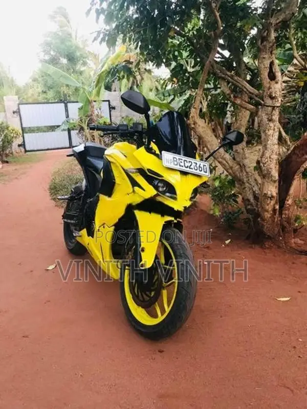 Bajaj Pulsar RS200 2016