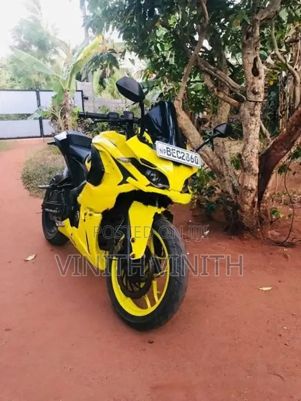 Bajaj Pulsar RS200 2016