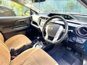 Toyota Aqua 2013