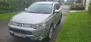 Mitsubishi Outlander Petrol 2013