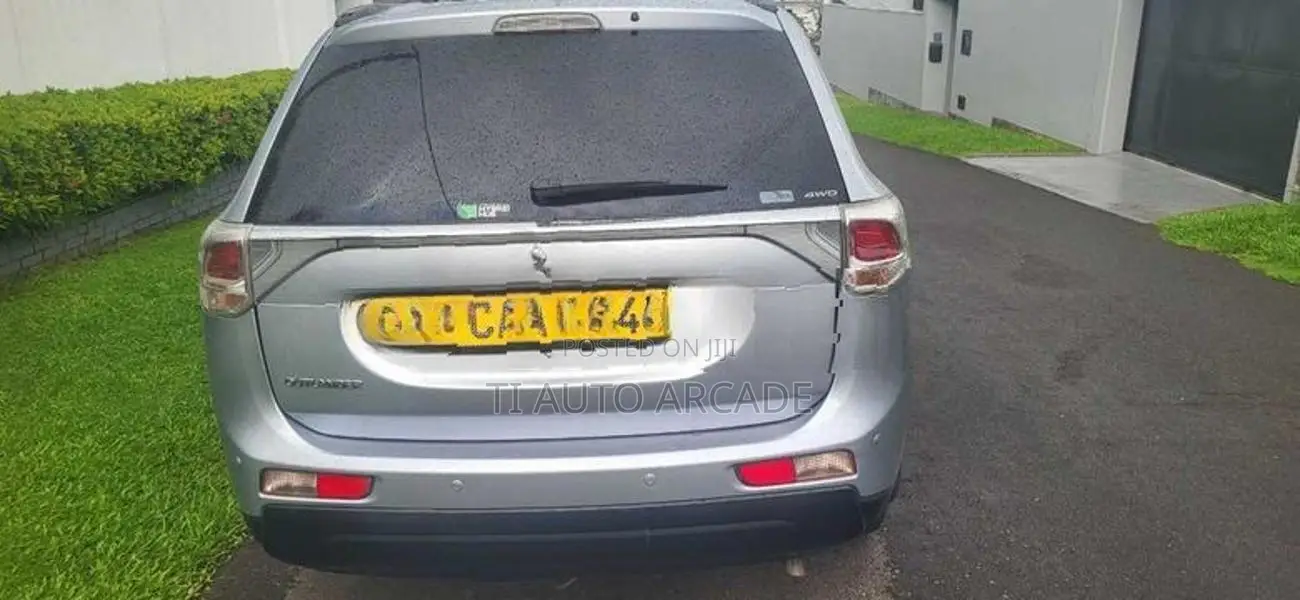 Mitsubishi Outlander Petrol 2013
