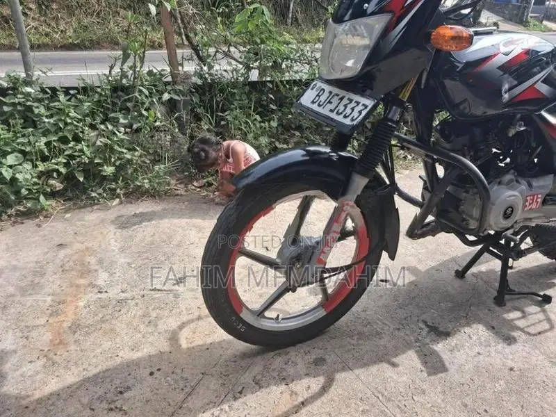Bajaj CT100 2025