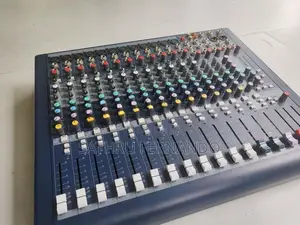 Soundcraft MFX 12 console