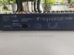 Soundcraft MFX 12 console