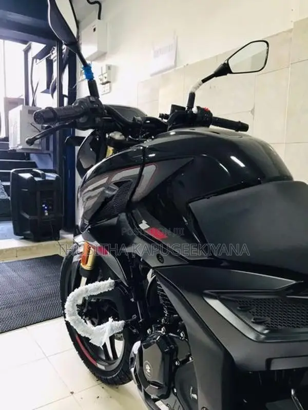Bajaj Pulsar N160 Black 2026