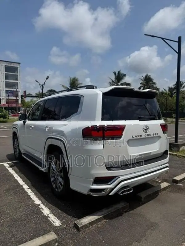 Toyota Land Cruiser Sahara LC300 2026