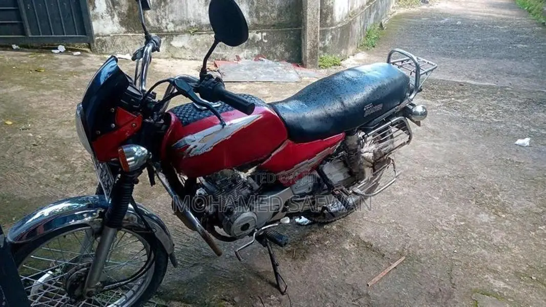 Bajaj Boxer 2004