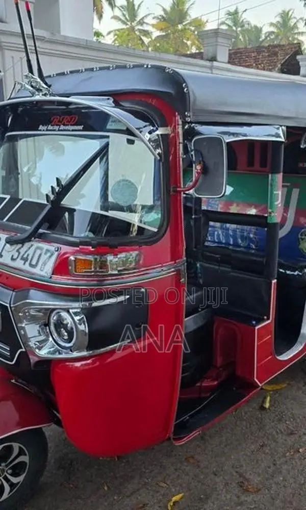 Bajaj RE 2015