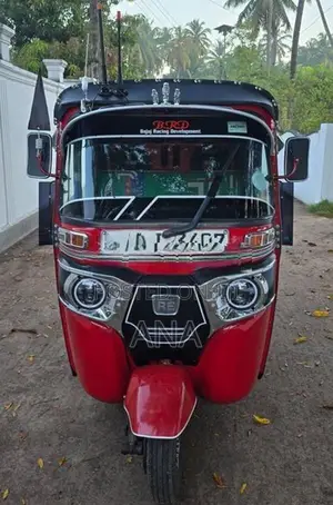 Bajaj RE 2015