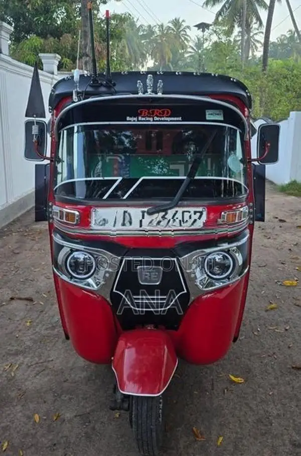 Bajaj RE 2015