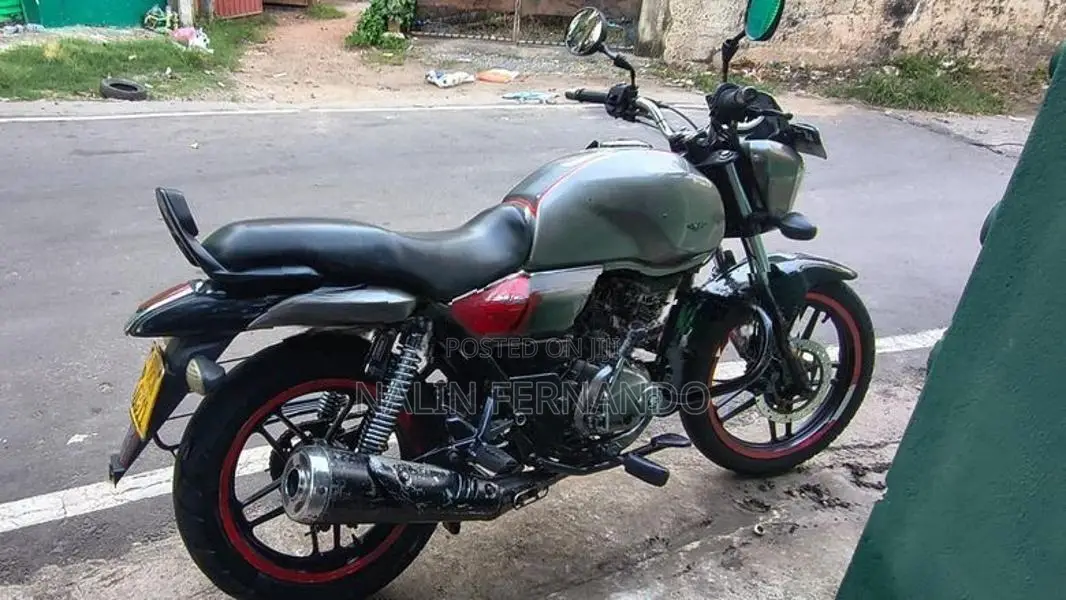 Bajaj V15 2016