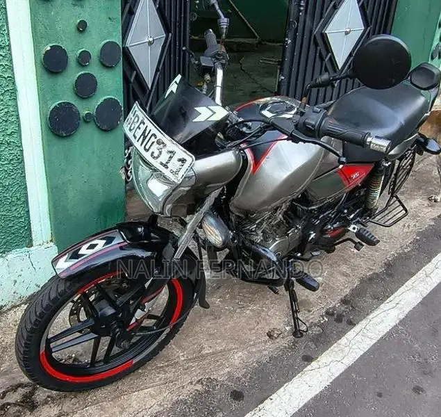 Bajaj V15 2016