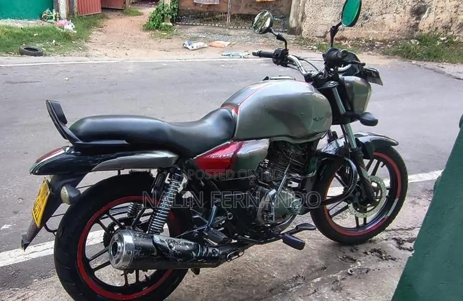 Bajaj V15 2016