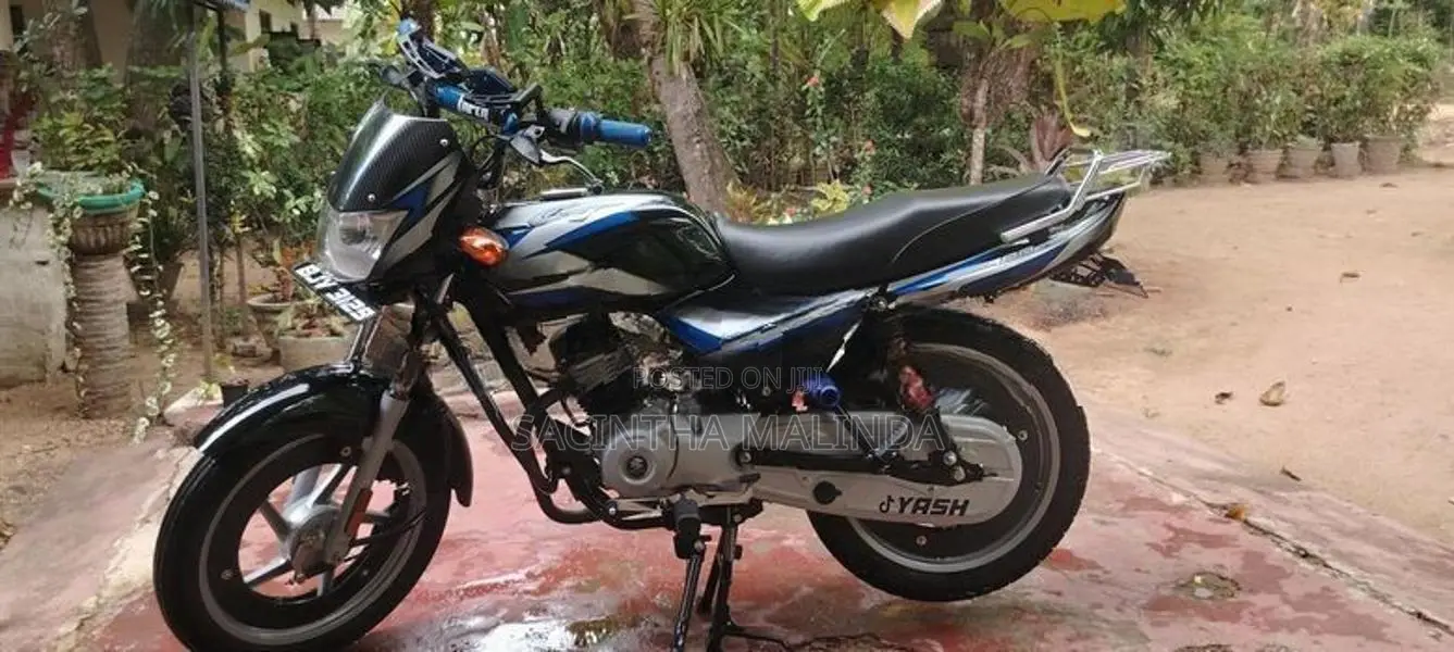 Bajaj CT100 2025