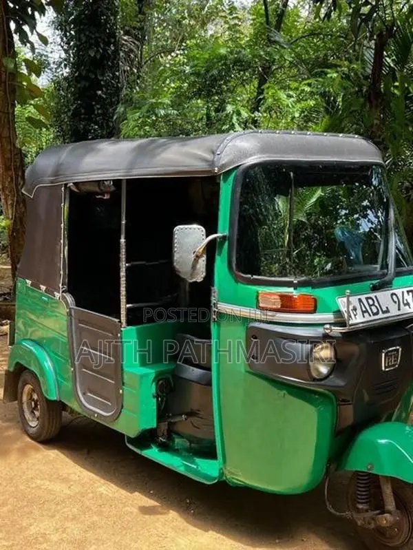 Bajaj RE 2016