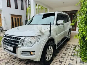 Mitsubishi Montero 2013