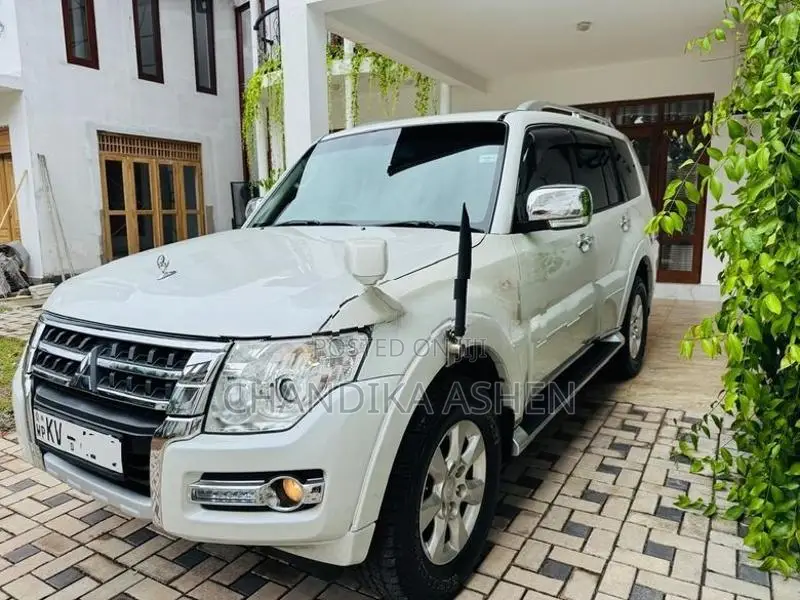 Mitsubishi Montero 2013
