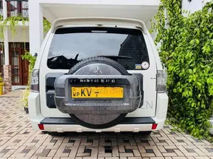 Mitsubishi Montero 2013