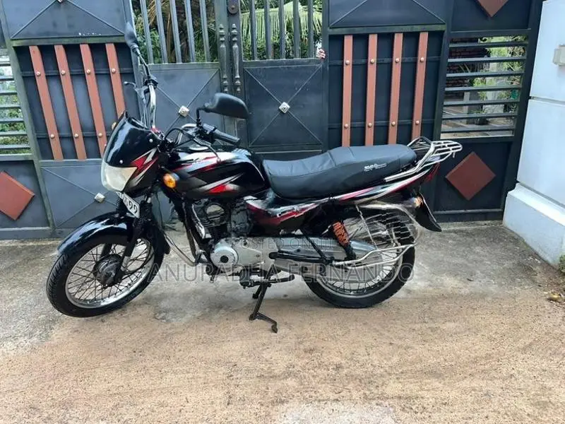 Bajaj CT100 2016