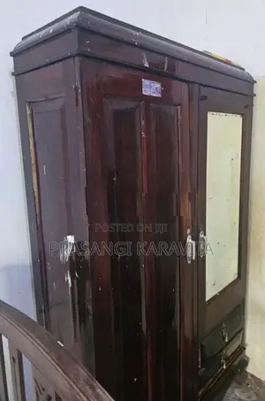 කොස් ලී අල්මාරියක්