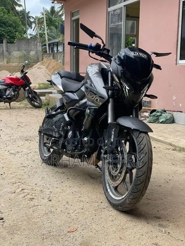 Bajaj Pulsar NS200 2025