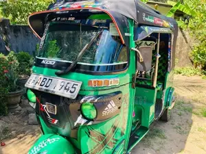 Bajaj RE 2015