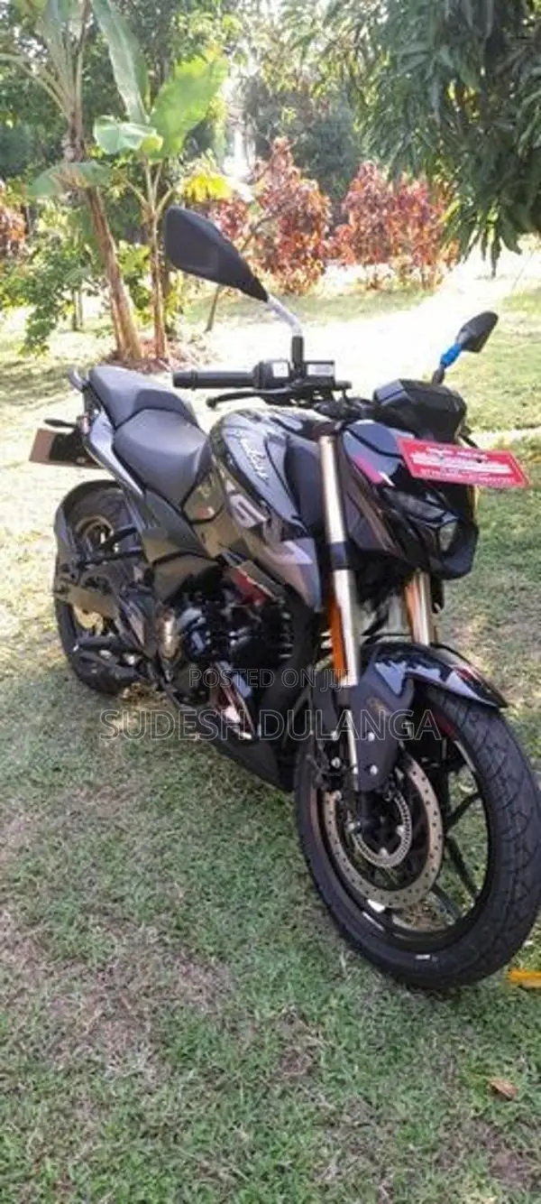 Bajaj Pulsar N160 premium 2026