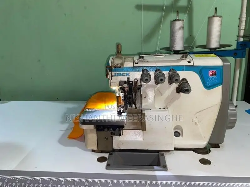 Jack 2 Needle 4 Thread Overlock Machine