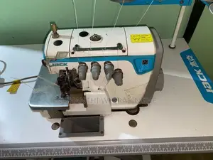 Jack 2 Needle 4 Thread Overlock Machine