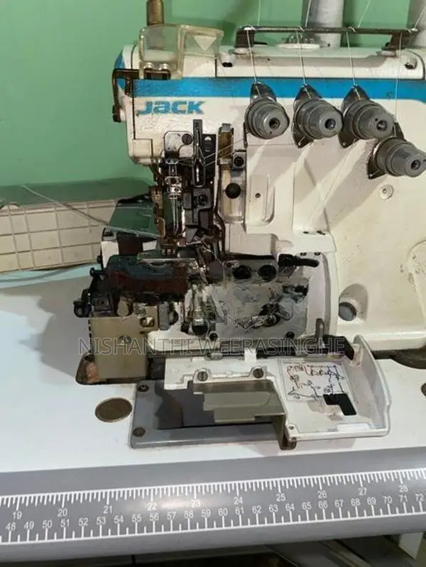 Jack 2 Needle 4 Thread Overlock Machine