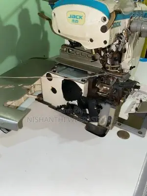 Jack 2 Needle 4 Thread Overlock Machine