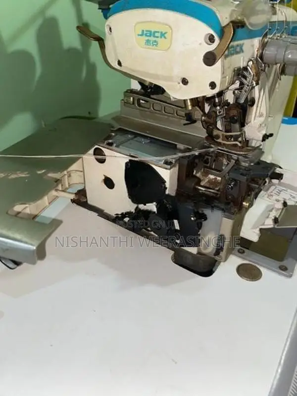 Jack 2 Needle 4 Thread Overlock Machine
