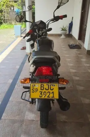 Bajaj CT100 2022