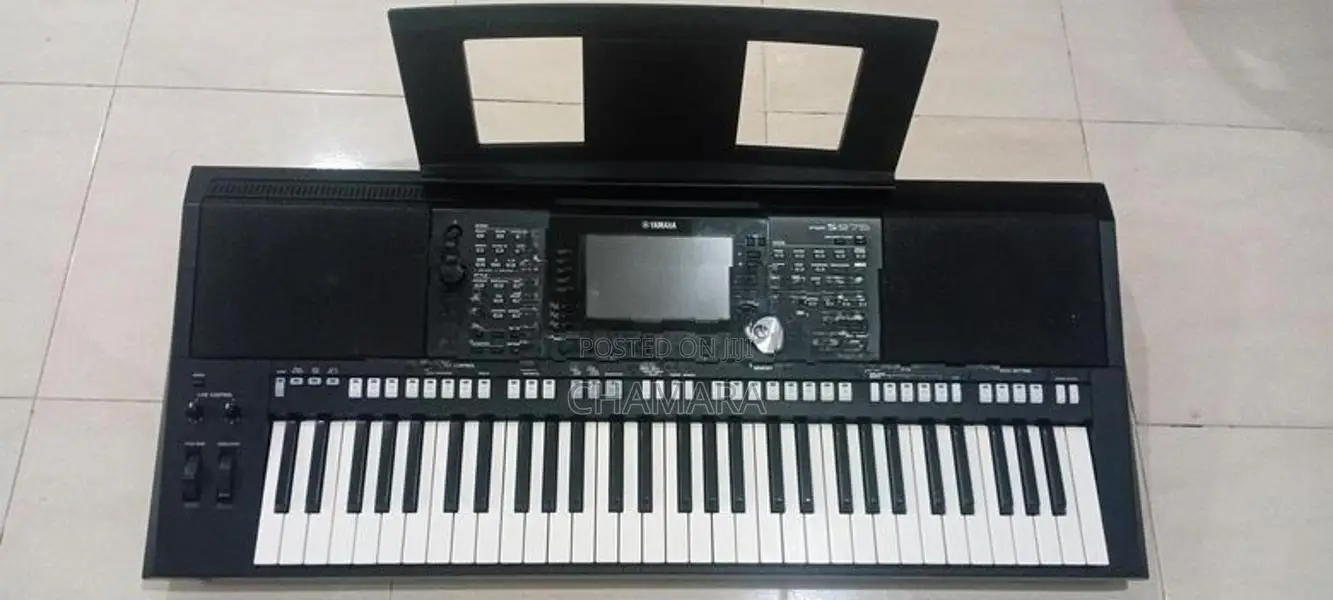 Yamaha PSR S 975 Keyboard