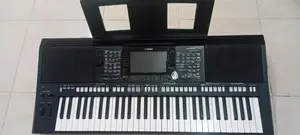 Yamaha PSR S 975 Keyboard