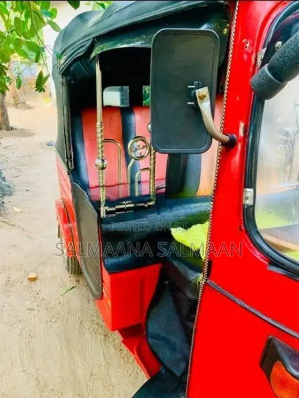 Bajaj RE 2016