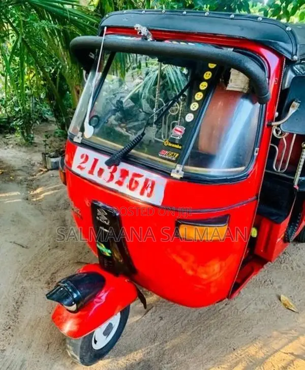 Bajaj RE 2016