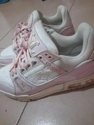 Ladies Shoe