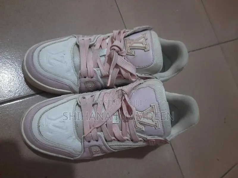 Ladies Shoe