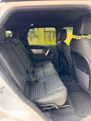 Land Rover Discovery Sport 2024