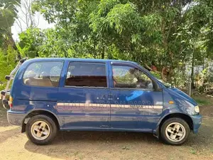 Nissan Serena 1993