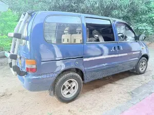 Nissan Serena 1993