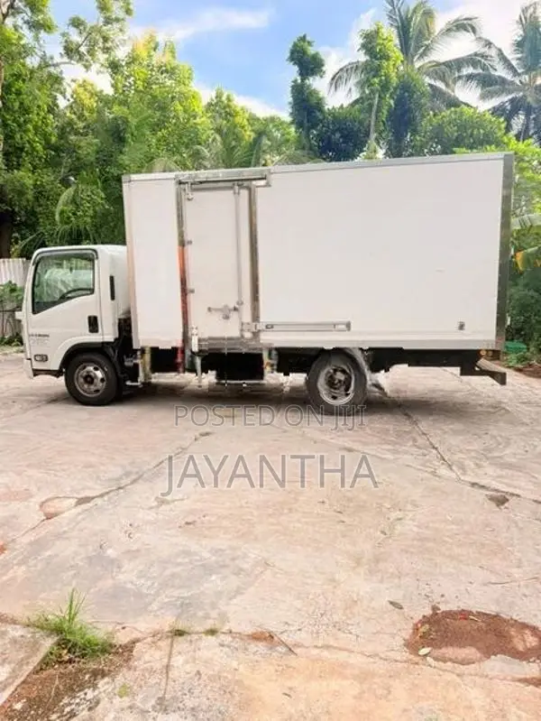Isuzu Elf NPR85N 2010