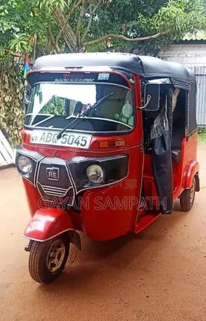 Bajaj RE 2017