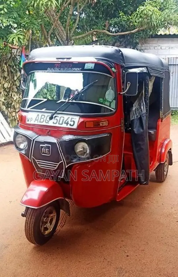 Bajaj RE 2017