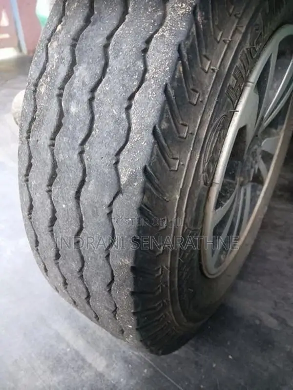 Bajaj RE 205 2015