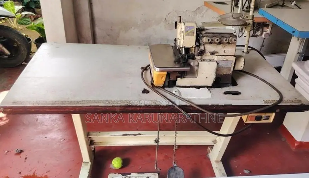 4 thread overlock machine